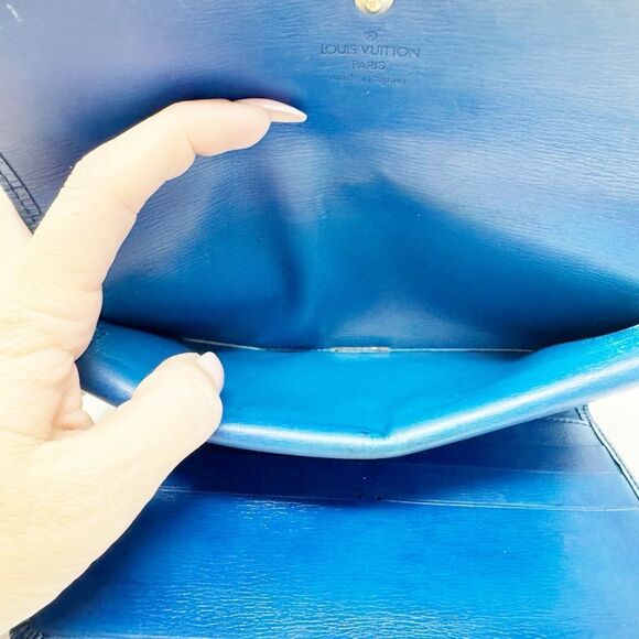 LOUIS VUITTON | Blue Epi Leather International Long Wallet - Picture 5 of 7